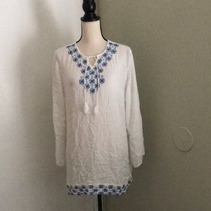 Raviya White Tunic Top with Elegant Design
